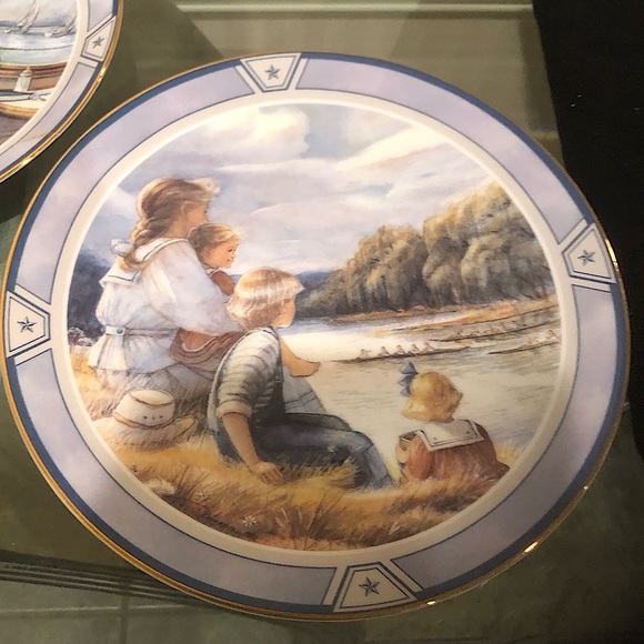 Authentic Vintage Trisha Romance Bundled 2 authentic display plates - Picture 4 of 8